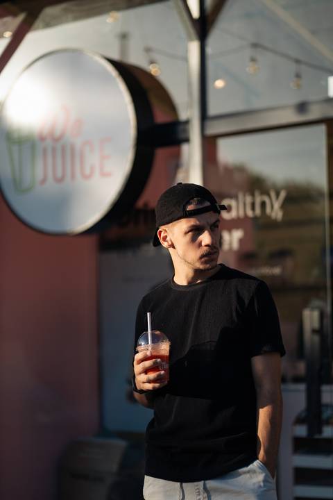 felipe-lopes-fotografia-fotografo-em-osorio-litoral-norte-gaucho-rs-fotos-para-catalogo-e-redes-sociais-de-marca-de-suco-e-smothies-no-roubatinhas-de-atlantida-em-xangri-la'
