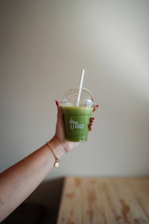 felipe-lopes-fotografia-fotografo-em-osorio-litoral-norte-gaucho-rs-fotos-para-catalogo-e-redes-sociais-de-marca-de-suco-e-smothies-no-roubatinhas-de-atlantida-em-xangri-la'