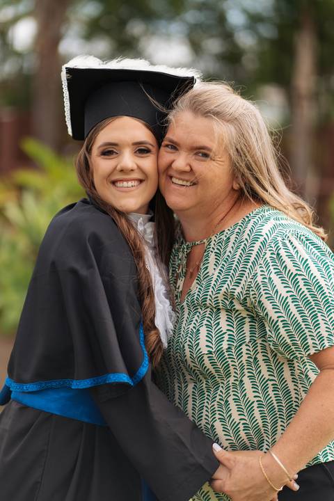 felipe-lopes-fotografia-fotografo-em-osorio-litoral-norte-gaucho-rs-ensaio-de-toga-formatura-turma-de-formandos-de-curso-de-engenharia-de-producao-na-furg-em-santo-antonio-da-patrulha-externo-espontaneo-natureza'