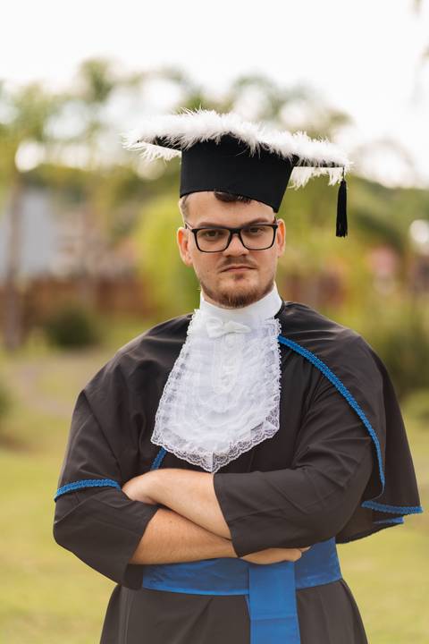 felipe-lopes-fotografia-fotografo-em-osorio-litoral-norte-gaucho-rs-ensaio-de-toga-formatura-turma-de-formandos-de-curso-de-engenharia-de-producao-na-furg-em-santo-antonio-da-patrulha-externo-espontaneo-natureza'