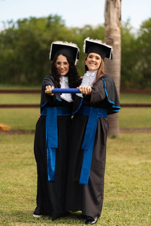 felipe-lopes-fotografia-fotografo-em-osorio-litoral-norte-gaucho-rs-ensaio-de-toga-formatura-turma-de-formandos-de-curso-de-engenharia-de-producao-na-furg-em-santo-antonio-da-patrulha-externo-espontaneo-natureza'