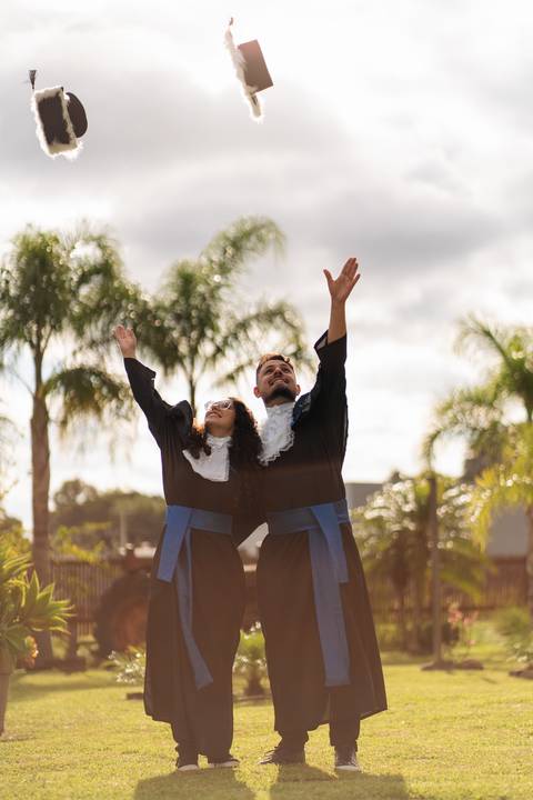 felipe-lopes-fotografia-fotografo-em-osorio-litoral-norte-gaucho-rs-ensaio-de-toga-formatura-turma-de-formandos-de-curso-de-engenharia-de-producao-na-furg-em-santo-antonio-da-patrulha-externo-espontaneo-natureza'