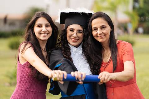 felipe-lopes-fotografia-fotografo-em-osorio-litoral-norte-gaucho-rs-ensaio-de-toga-formatura-turma-de-formandos-de-curso-de-engenharia-de-producao-na-furg-em-santo-antonio-da-patrulha-externo-espontaneo-natureza'