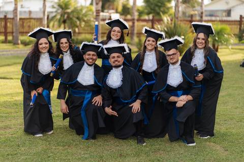 felipe-lopes-fotografia-fotografo-em-osorio-litoral-norte-gaucho-rs-ensaio-de-toga-formatura-turma-de-formandos-de-curso-de-engenharia-de-producao-na-furg-em-santo-antonio-da-patrulha-externo-espontaneo-natureza'