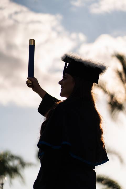 felipe-lopes-fotografia-fotografo-em-osorio-litoral-norte-gaucho-rs-ensaio-de-toga-formatura-turma-de-formandos-de-curso-de-engenharia-de-producao-na-furg-em-santo-antonio-da-patrulha-externo-espontaneo-natureza'