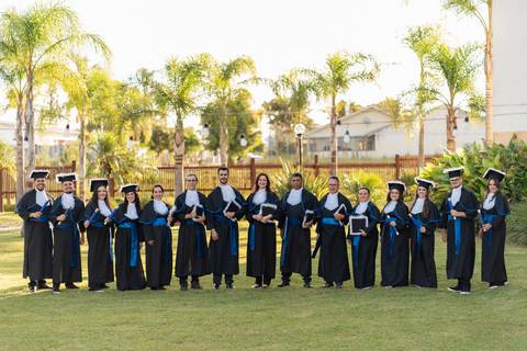 felipe-lopes-fotografia-fotografo-em-osorio-litoral-norte-gaucho-rs-ensaio-de-toga-formatura-turma-de-formandos-de-curso-de-engenharia-de-producao-na-furg-em-santo-antonio-da-patrulha-externo-espontaneo-natureza'