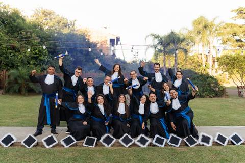 felipe-lopes-fotografia-fotografo-em-osorio-litoral-norte-gaucho-rs-ensaio-de-toga-formatura-turma-de-formandos-de-curso-de-engenharia-de-producao-na-furg-em-santo-antonio-da-patrulha-externo-espontaneo-natureza'