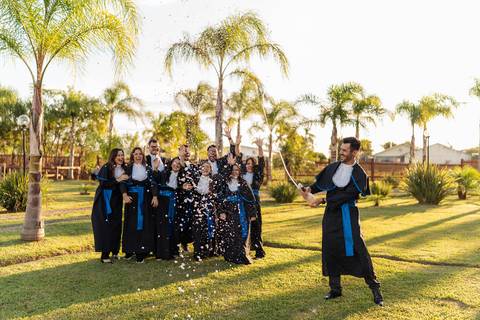 felipe-lopes-fotografia-fotografo-em-osorio-litoral-norte-gaucho-rs-ensaio-de-toga-formatura-turma-de-formandos-de-curso-de-engenharia-de-producao-na-furg-em-santo-antonio-da-patrulha-externo-espontaneo-natureza'