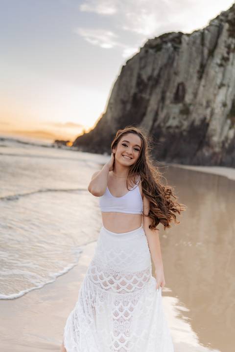 felipe-lopes-fotografia-fotografo-em-osorio-litoral-norte-gaucho-rs-ensaio-de-quinze-anos-15-anos-em-torres-na-praia-por-do-sol'