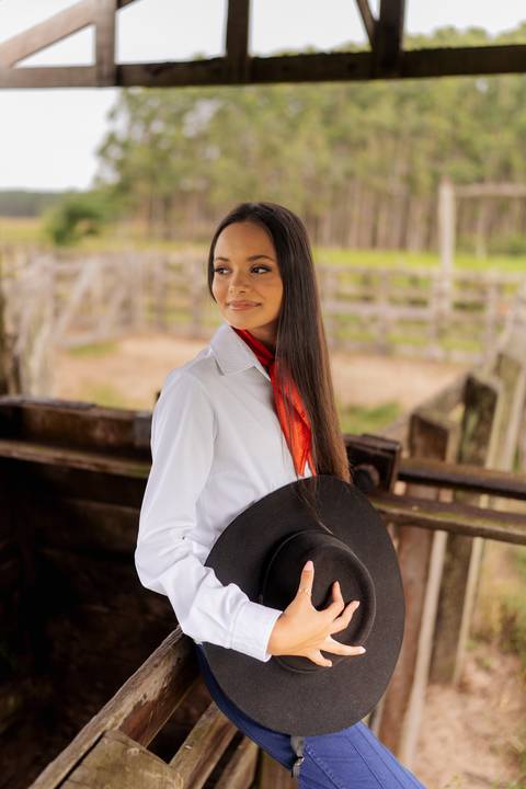 felipe-lopes-fotografia-fotografo-em-osorio-litoral-norte-gaucho-rs-ensaio-de-quinze-anos-15-anos-em-palmares-do-sul-no-campo-fazenda-animais-cavalo-campeiro'