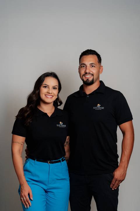 felipe-lopes-fotografia-fotografo-em-osorio-litoral-norte-gaucho-rs-ensaio-empresarial-em-estudio-casal-empreendedor-sun-frame-energia-solar'