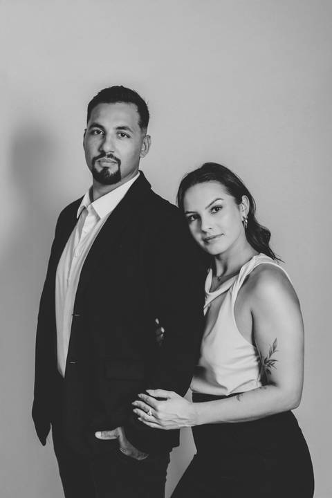 felipe-lopes-fotografia-fotografo-em-osorio-litoral-norte-gaucho-rs-ensaio-empresarial-em-estudio-casal-empreendedor-sun-frame-energia-solar'