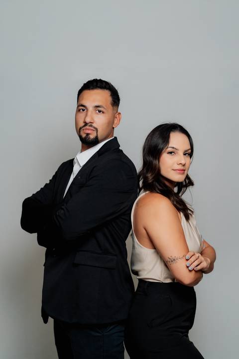 felipe-lopes-fotografia-fotografo-em-osorio-litoral-norte-gaucho-rs-ensaio-empresarial-em-estudio-casal-empreendedor-sun-frame-energia-solar'