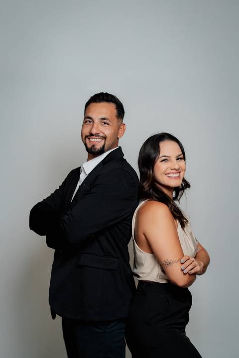 felipe-lopes-fotografia-fotografo-em-osorio-litoral-norte-gaucho-rs-ensaio-empresarial-em-estudio-casal-empreendedor-sun-frame-energia-solar'