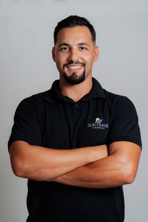 felipe-lopes-fotografia-fotografo-em-osorio-litoral-norte-gaucho-rs-ensaio-empresarial-em-estudio-casal-empreendedor-sun-frame-energia-solar'