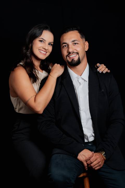 felipe-lopes-fotografia-fotografo-em-osorio-litoral-norte-gaucho-rs-ensaio-empresarial-em-estudio-casal-empreendedor-sun-frame-energia-solar'