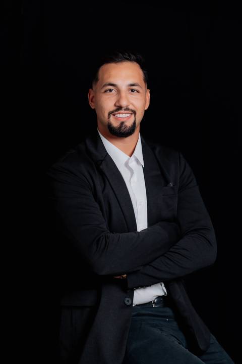 felipe-lopes-fotografia-fotografo-em-osorio-litoral-norte-gaucho-rs-ensaio-empresarial-em-estudio-casal-empreendedor-sun-frame-energia-solar'