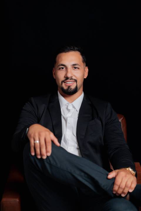 felipe-lopes-fotografia-fotografo-em-osorio-litoral-norte-gaucho-rs-ensaio-empresarial-em-estudio-casal-empreendedor-sun-frame-energia-solar'