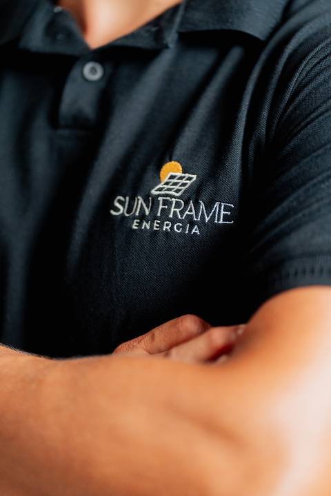 felipe-lopes-fotografia-fotografo-em-osorio-litoral-norte-gaucho-rs-ensaio-empresarial-em-estudio-casal-empreendedor-sun-frame-energia-solar'