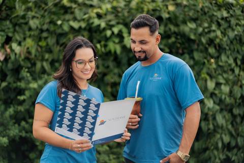 felipe-lopes-fotografia-fotografo-em-osorio-litoral-norte-gaucho-rs-ensaio-empresarial-em-estudio-casal-empreendedor-sun-frame-energia-solar'