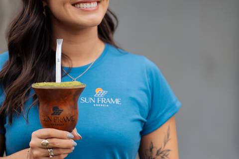 felipe-lopes-fotografia-fotografo-em-osorio-litoral-norte-gaucho-rs-ensaio-empresarial-em-estudio-casal-empreendedor-sun-frame-energia-solar'