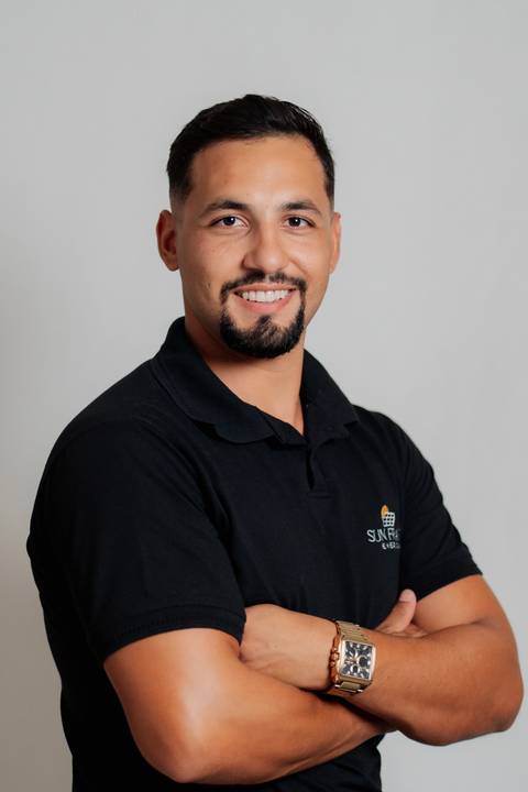 felipe-lopes-fotografia-fotografo-em-osorio-litoral-norte-gaucho-rs-ensaio-empresarial-em-estudio-casal-empreendedor-sun-frame-energia-solar'