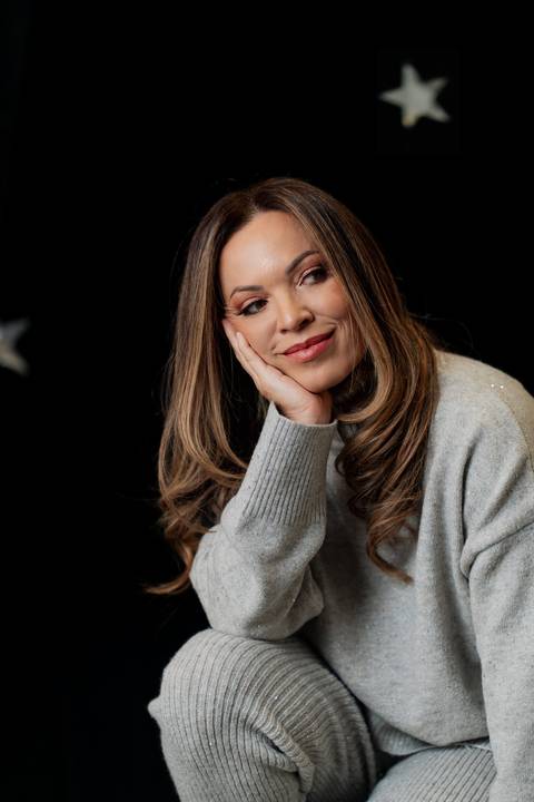 felipe-lopes-fotografia-fotografo-em-osorio-litoral-norte-gaucho-rs-ensaio-empresarial-e-pessoal-de-aniversario-fabi-e-flutua-danca-aerea-em-estudio'