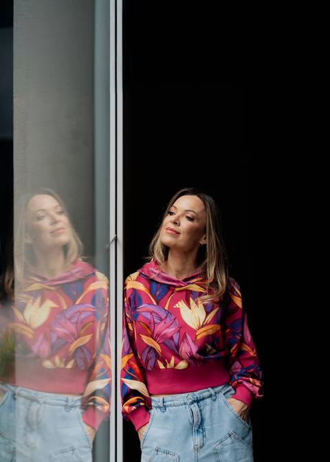 felipe-lopes-fotografia-fotografo-em-osorio-litoral-norte-gaucho-rs-ensaio-empresarial-e-pessoal-de-aniversario-fabi-e-flutua-danca-aerea-em-estudio'