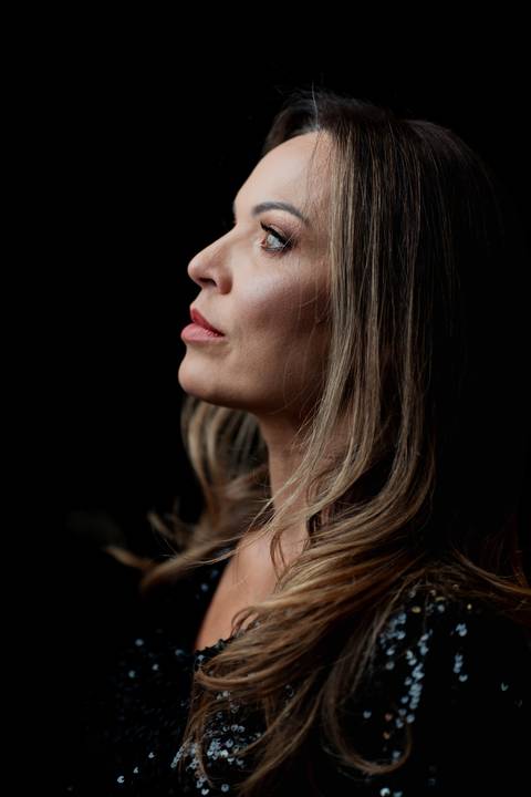 felipe-lopes-fotografia-fotografo-em-osorio-litoral-norte-gaucho-rs-ensaio-empresarial-e-pessoal-de-aniversario-fabi-e-flutua-danca-aerea-em-estudio'