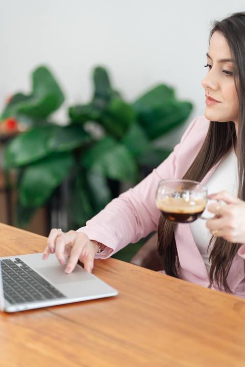 felipe-lopes-fotografia-fotografo-em-osorio-litoral-norte-gaucho-rs-ensaio-empresarial-em-casal-com-estudio-movel-fotos-ambientadas-home-office-renara-nogueira-achadinhos'