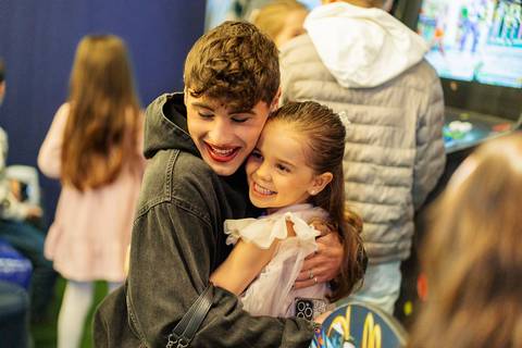 felipe-lopes-fotografia-fotografo-em-osorio-litoral-norte-gaucho-rs-festa-infantil-de-6-anos-meninas-gemeas-na-casa-de-festas-ioio-em-porto-alegre-decoracao-stitch'