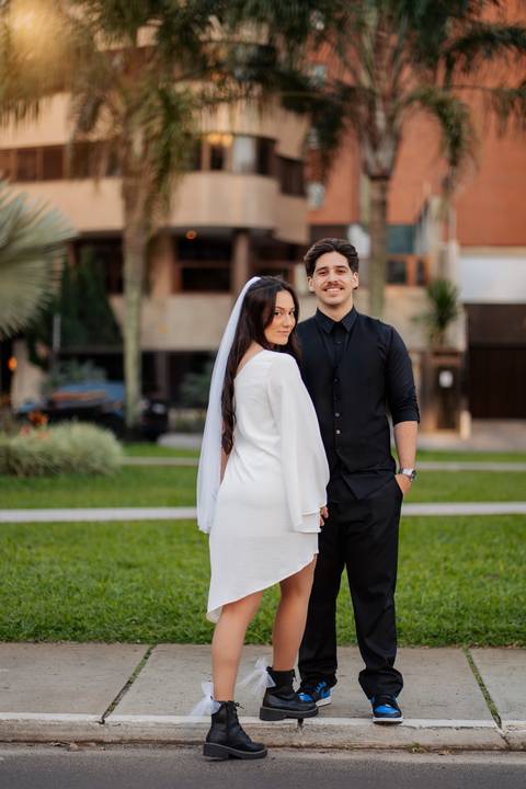 felipe-lopes-fotografia-fotografo-em-osorio-litoral-norte-gaucho-rs-ensaio-de-casamento-pre-wedding-em-torres-urbano-e-natureza-casal-jovem'