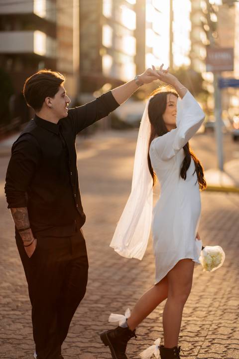 felipe-lopes-fotografia-fotografo-em-osorio-litoral-norte-gaucho-rs-ensaio-de-casamento-pre-wedding-em-torres-urbano-e-natureza-casal-jovem'