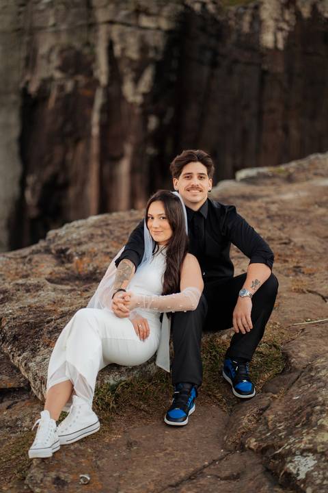 felipe-lopes-fotografia-fotografo-em-osorio-litoral-norte-gaucho-rs-ensaio-de-casamento-pre-wedding-em-torres-urbano-e-natureza-casal-jovem'