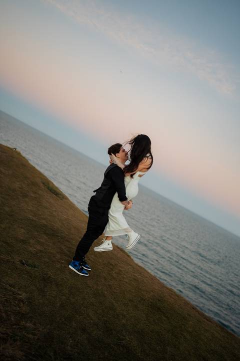 felipe-lopes-fotografia-fotografo-em-osorio-litoral-norte-gaucho-rs-ensaio-de-casamento-pre-wedding-em-torres-urbano-e-natureza-casal-jovem'