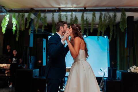 felipe-lopes-fotografia-fotografo-em-osorio-litoral-norte-gaucho-rs-cobertura-de-casamento-em-capao-da-canoa-making-of-dos-noivos-cerimonia-na-igreja-catolica-e-festa-na-saba-em-atlantida'
