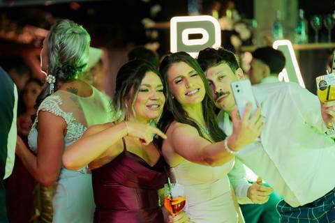 felipe-lopes-fotografia-fotografo-em-osorio-litoral-norte-gaucho-rs-cobertura-de-casamento-em-capao-da-canoa-making-of-dos-noivos-cerimonia-na-igreja-catolica-e-festa-na-saba-em-atlantida'