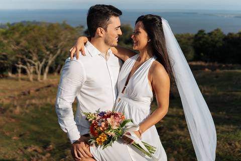felipe-lopes-fotografia-fotografo-em-osorio-litoral-norte-gaucho-rs-ensaio-de-pre-wedding-pre-casamento-save-the-date-externo-por-do-sol-cabanas-aurora-em-santo-antonio-da-patrulha-morro-natureza-leve-descontraido-espontaneo-casal-de-noivos'