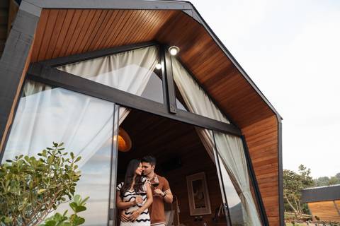 felipe-lopes-fotografia-fotografo-em-osorio-litoral-norte-gaucho-rs-ensaio-de-pre-wedding-pre-casamento-save-the-date-externo-por-do-sol-cabanas-aurora-em-santo-antonio-da-patrulha-morro-natureza-leve-descontraido-espontaneo-casal-de-noivos'