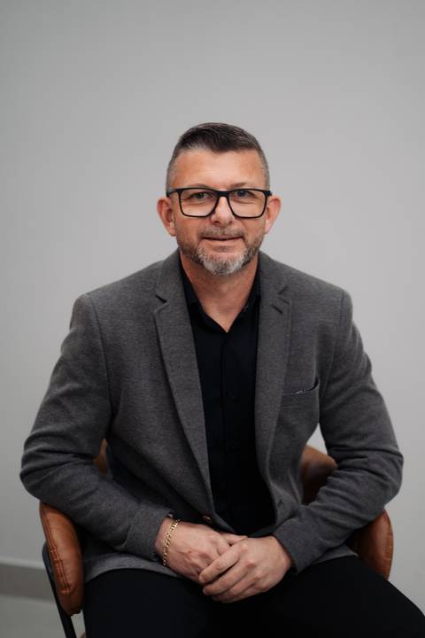 felipe-lopes-fotografia-fotografo-em-osorio-litoral-norte-gaucho-rs-ensaio-empresarial-retratos-equipe-loja-de-carros-em-tramandai-montana-veiculos'