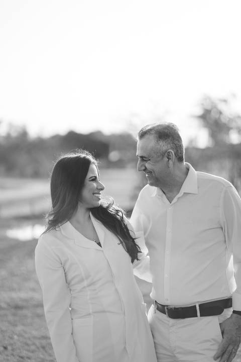 felipe-lopes-fotografia-fotografo-em-osorio-litoral-norte-gaucho-rs-ensaio-de-toga-de-formatura-medicina-externo-por-do-sol-golden-hour-em-santo-antonio-da-patrulha'