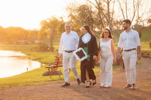 felipe-lopes-fotografia-fotografo-em-osorio-litoral-norte-gaucho-rs-ensaio-de-toga-de-formatura-medicina-externo-por-do-sol-golden-hour-em-santo-antonio-da-patrulha'