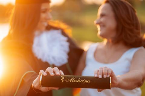felipe-lopes-fotografia-fotografo-em-osorio-litoral-norte-gaucho-rs-ensaio-de-toga-de-formatura-medicina-externo-por-do-sol-golden-hour-em-santo-antonio-da-patrulha'