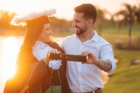 felipe-lopes-fotografia-fotografo-em-osorio-litoral-norte-gaucho-rs-ensaio-de-toga-de-formatura-medicina-externo-por-do-sol-golden-hour-em-santo-antonio-da-patrulha'