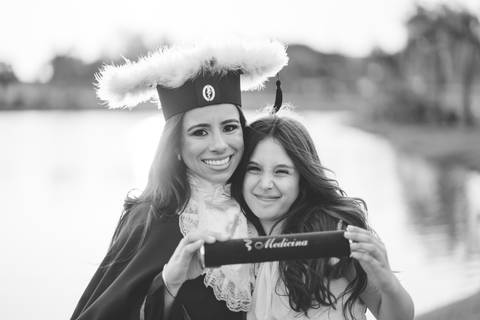 felipe-lopes-fotografia-fotografo-em-osorio-litoral-norte-gaucho-rs-ensaio-de-toga-de-formatura-medicina-externo-por-do-sol-golden-hour-em-santo-antonio-da-patrulha'