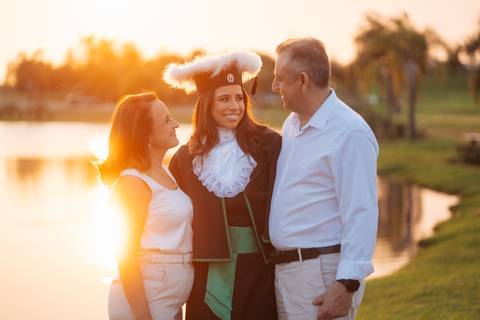 felipe-lopes-fotografia-fotografo-em-osorio-litoral-norte-gaucho-rs-ensaio-de-toga-de-formatura-medicina-externo-por-do-sol-golden-hour-em-santo-antonio-da-patrulha'