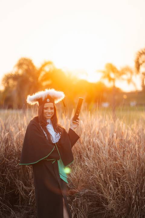 felipe-lopes-fotografia-fotografo-em-osorio-litoral-norte-gaucho-rs-ensaio-de-toga-de-formatura-medicina-externo-por-do-sol-golden-hour-em-santo-antonio-da-patrulha'