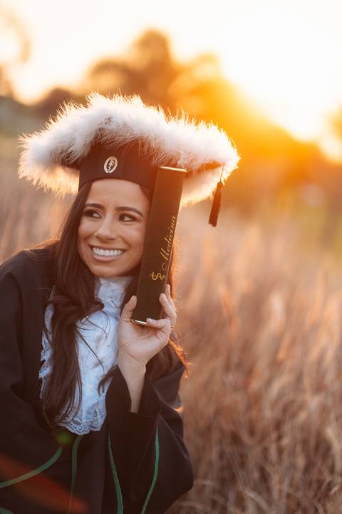 felipe-lopes-fotografia-fotografo-em-osorio-litoral-norte-gaucho-rs-ensaio-de-toga-de-formatura-medicina-externo-por-do-sol-golden-hour-em-santo-antonio-da-patrulha'
