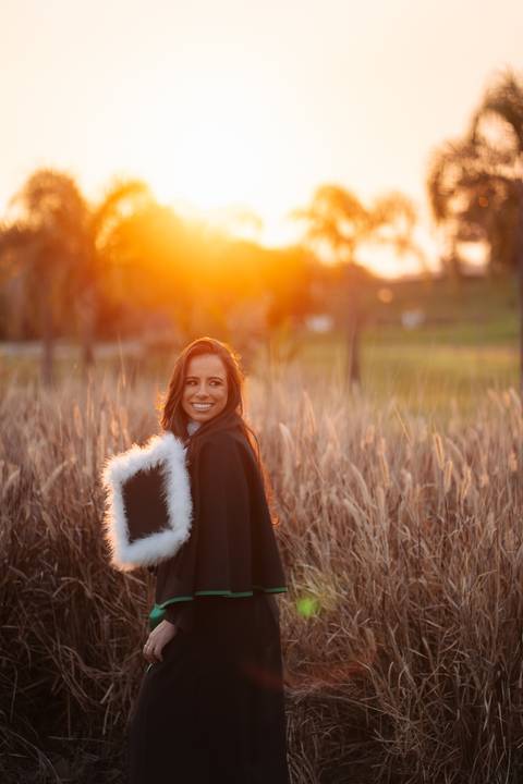 felipe-lopes-fotografia-fotografo-em-osorio-litoral-norte-gaucho-rs-ensaio-de-toga-de-formatura-medicina-externo-por-do-sol-golden-hour-em-santo-antonio-da-patrulha'