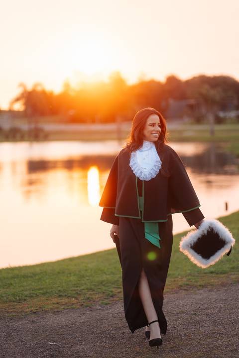 felipe-lopes-fotografia-fotografo-em-osorio-litoral-norte-gaucho-rs-ensaio-de-toga-de-formatura-medicina-externo-por-do-sol-golden-hour-em-santo-antonio-da-patrulha'